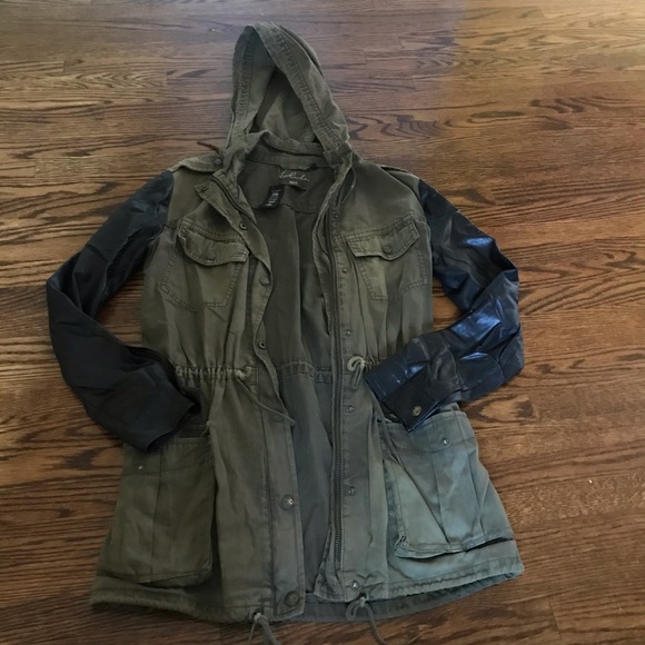 The perfect Aritzia Talula Jacket for fall!!🍁 - Picture 4 of 6